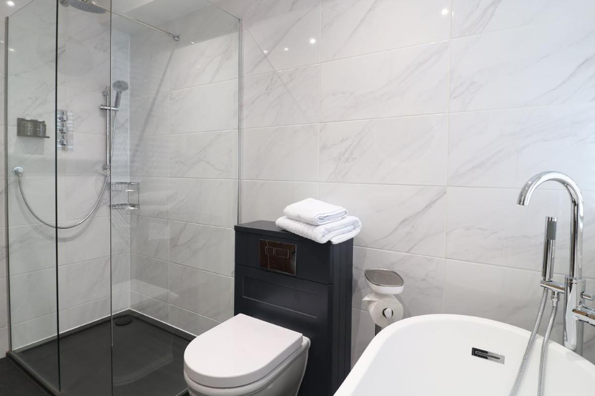 Ashbourne Luxury Suites Buitenkant foto