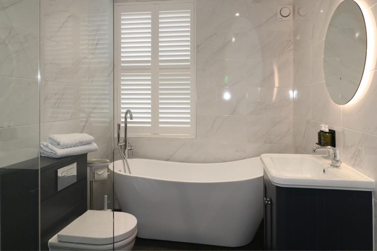 Ashbourne Luxury Suites Buitenkant foto